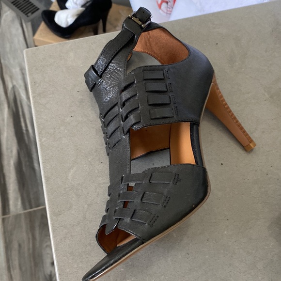 Nine West shoes - Picture 8 of 9